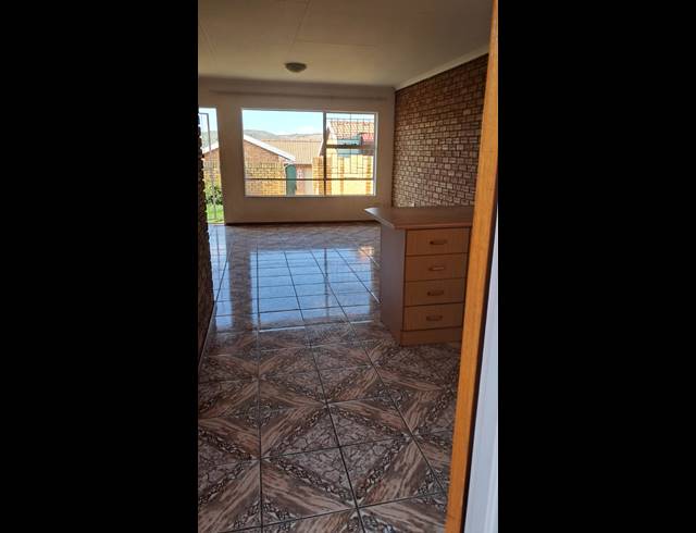 2 BEDROOM TOWNHOUSE FOR SALE IN NOORDHEUWEL